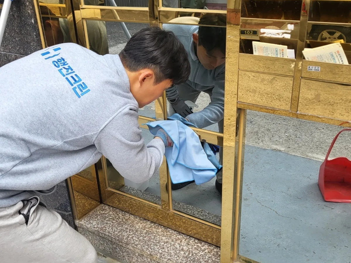 안성시 구포동 상가 난간·손잡이 계단실 위생청소 사례 - 행진크린