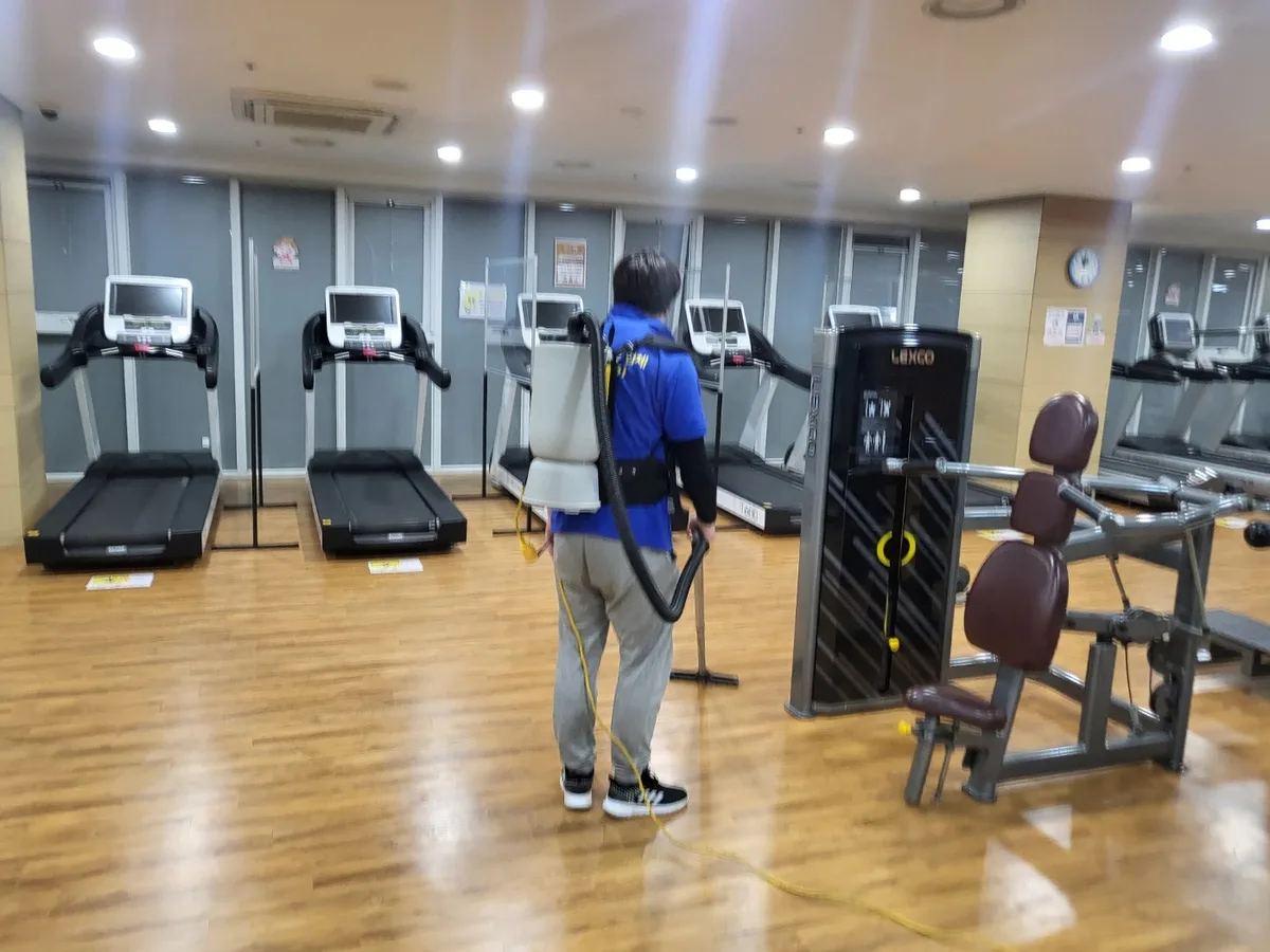 안성시 대덕면 헬스장 샤워실 장비 주변 정밀 위생청소 사례 - 행진크린