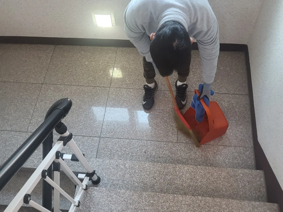 안성시 대덕면 빌라 공동현관 장비 주변 정밀 위생청소 사례 - 행진크린