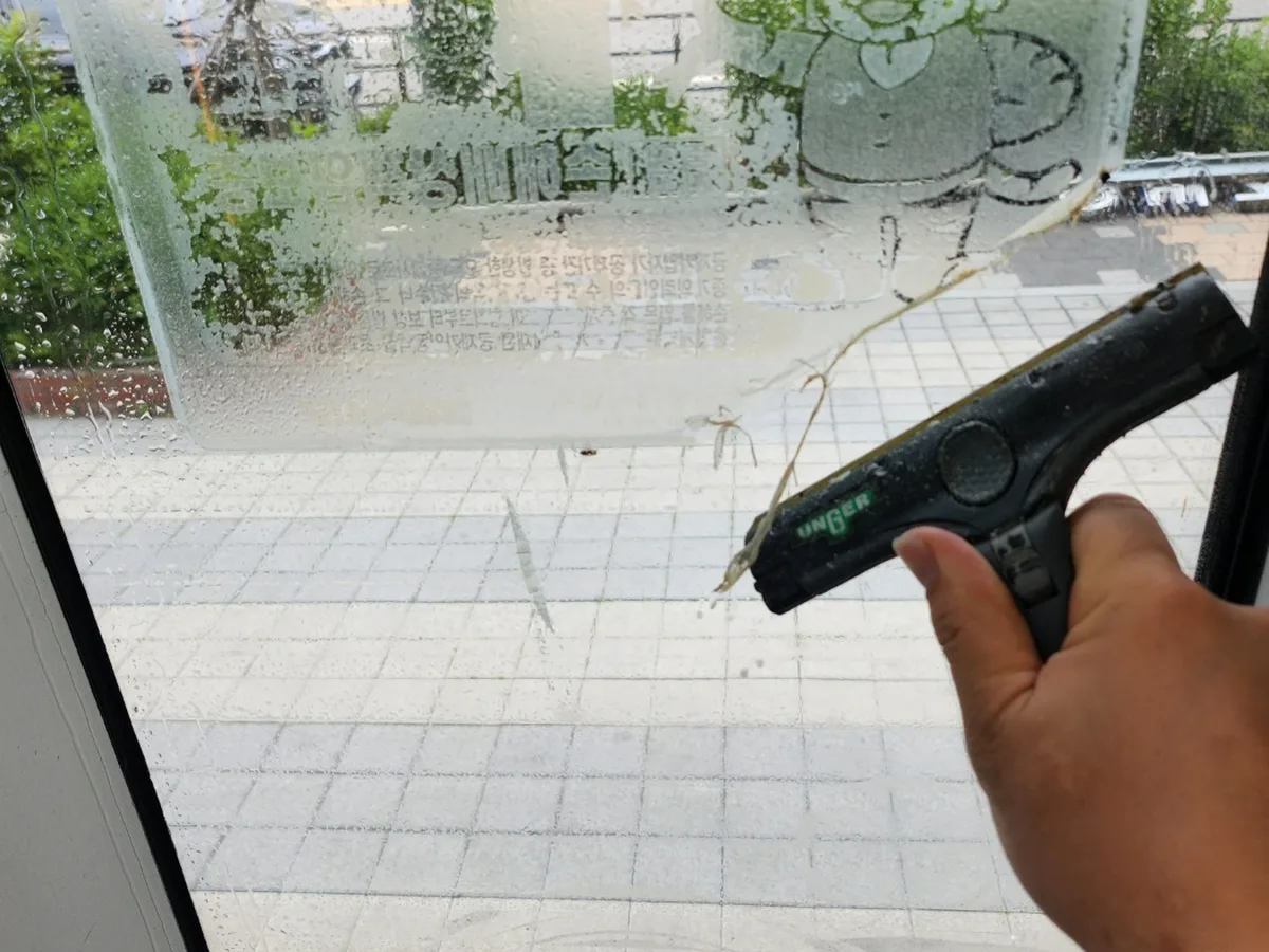 하남시 덕풍동 사무실 고층 외창 장비 주변 정밀 위생청소 사례 - 행진크린